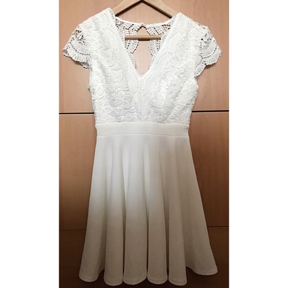 **LAST CHANCE** White Dress with Capped Sleeves - Picture 3 of 7